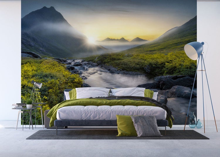 Wandbild mit Berglandschaft, Fluss und Morgensonne im Schlafzimmer