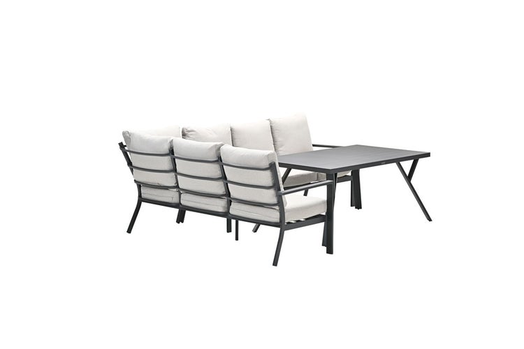 Garten-Lounge-Set aus dunklem Metall mit beigefarbenen Polstern, bestehend aus einem Ecksofa und einem Esstisch.