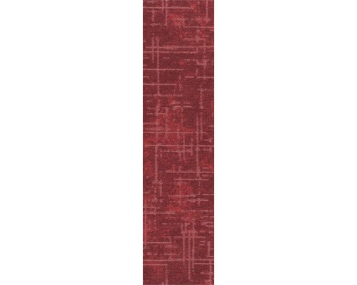 Dunkelroter Teppichläufer mit abstraktem Linienmuster.