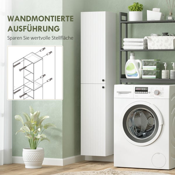 Wandmontierter weißer Hochschrank mit geriffelten Türen in einer organisierten Waschküche neben einer Waschmaschine und einem Regal.