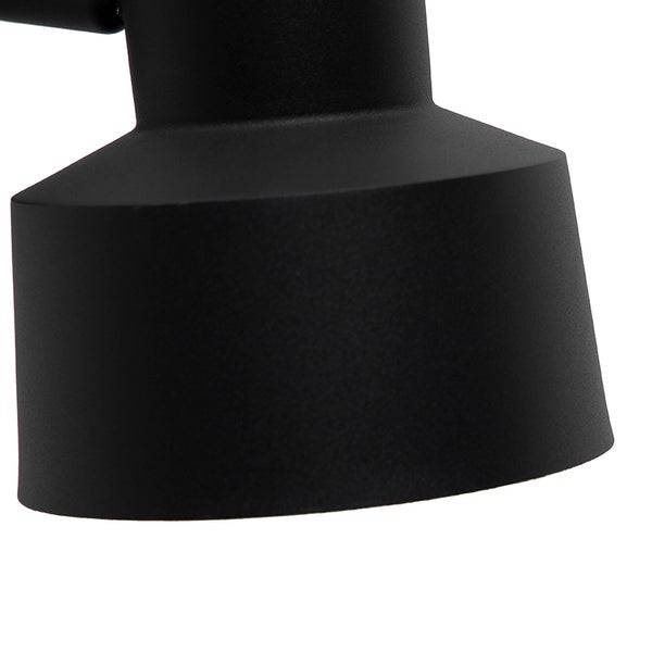 Detailaufnahme einer schwarzen Lampe für den Innenbereich