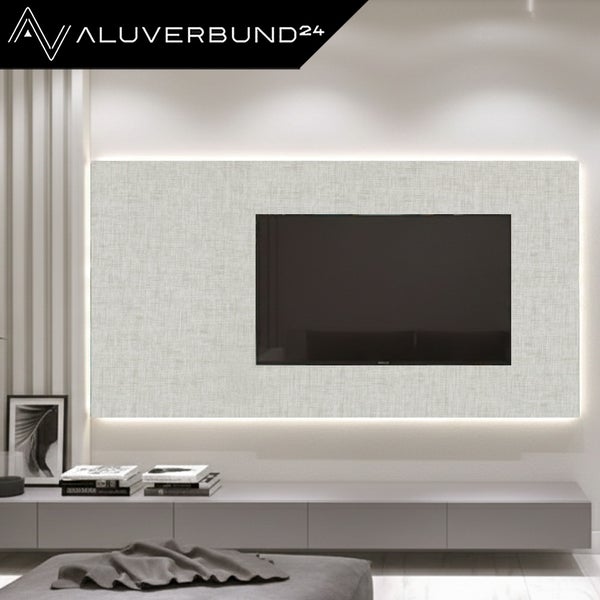 Wandpaneel aus Aluminiumverbund mit Textiloptik als TV Rückwand mit indirekter Beleuchtung und Aluverbund24 Logo