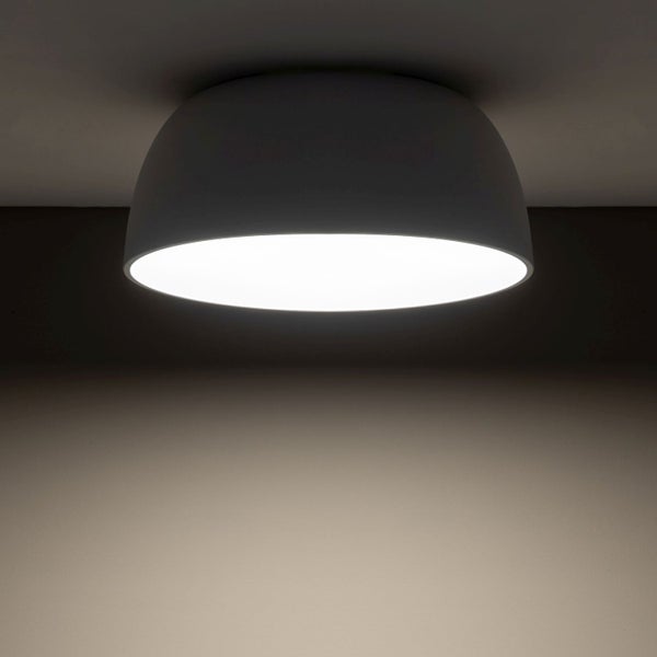 Deckenleuchte in Halbkugelform