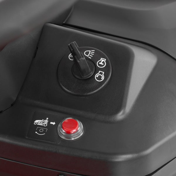 Bedienfeld eines Aufsitzmähers mit Zündschlüssel für Beleuchtung und Motorstart sowie einem roten Schalter für das Mähwerk.