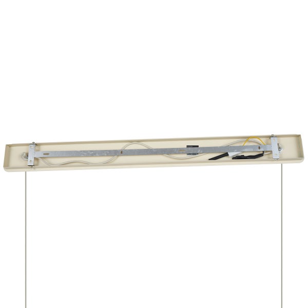 Innenansicht eines rechteckigen Deckenleuchten Sockels mit Metallschiene und elektrischer Verkabelung.