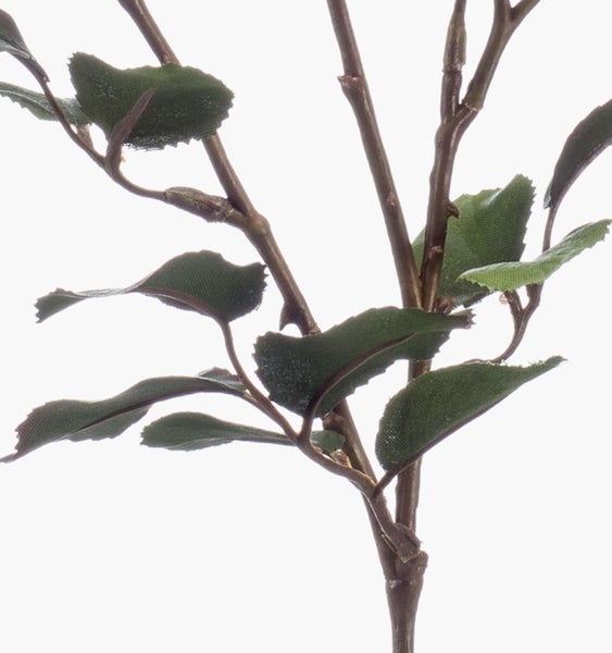 Künstlicher Hagebuttenzweig mit roten und grünen Früchten sowie Dornen