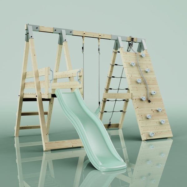 Kletterturm aus Holz mit Wellenrutsche, Schaukel, Kletterwand mit Klettersteinen und einer Strickleiter.