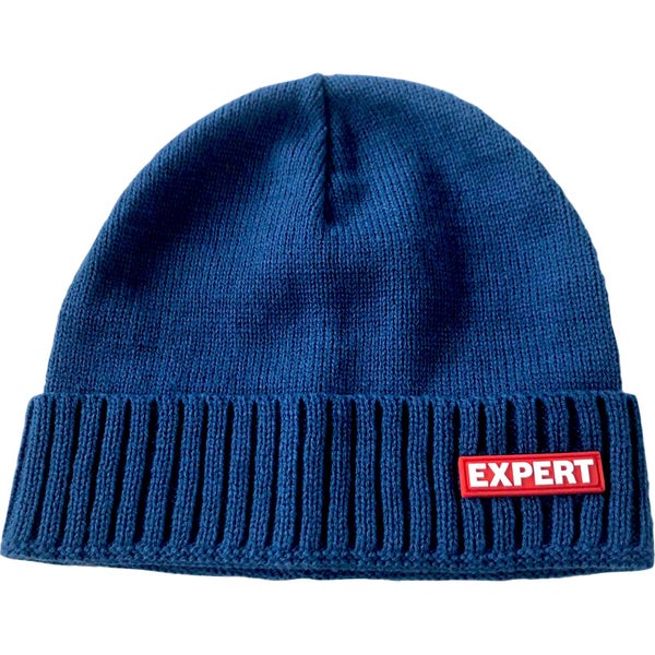 Blaue Strickmütze mit EXPERT-Aufnäher