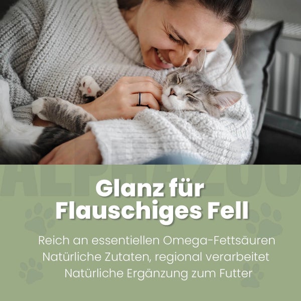 Frau kuschelt mit Katze: Glanz für flauschiges Fell, reich an Omega-Fettsäuren, natürliche Zutaten, regionale Verarbeitung, natürliche Ergänzung zum Futter.