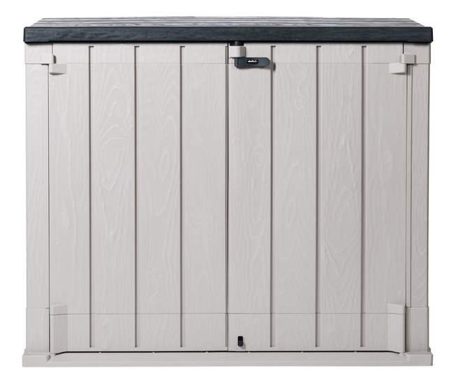 Aluminium Rollgerüst mit Arbeiter an einer Hausfassade