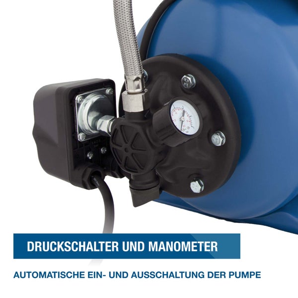 Druckschalter und Manometer für eine Pumpe, zur automatischen Ein- und Ausschaltung, montiert an einem Druckkessel.