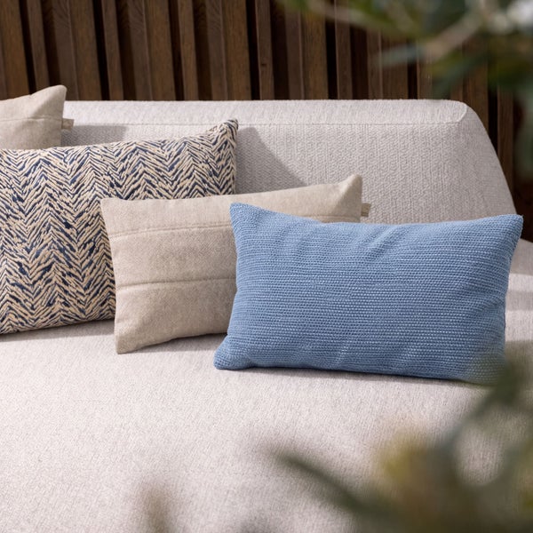 Dekorative Kissen auf einem Sofa