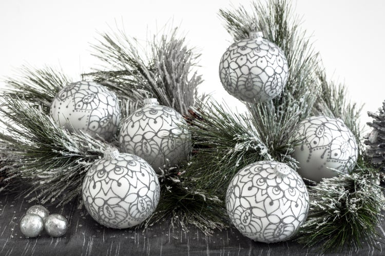 Silber matt 8cm Glaskugel mundgeblasen und handdekoriert , 6 Stck., Weihnachtsbaumkugeln, Christbaumschmuck, Weihnachtsbaumanhänger