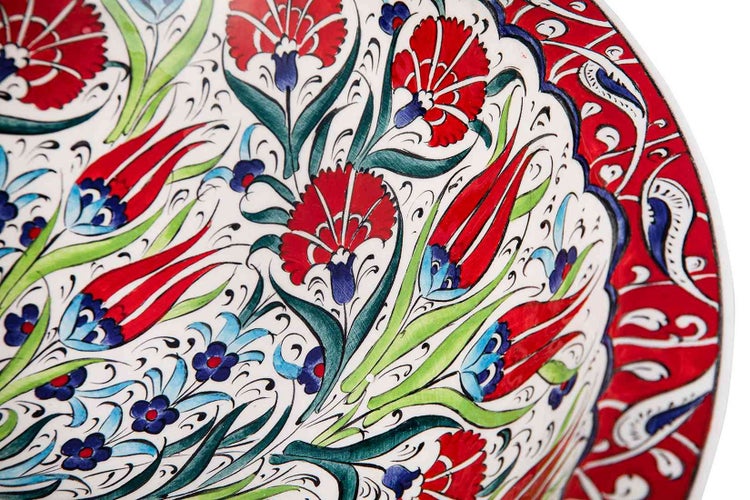 Dekorative Keramikschale mit Blumenmuster