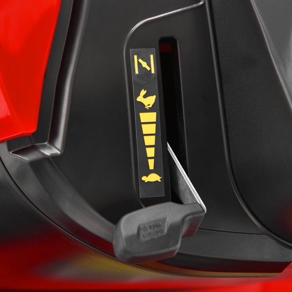 Gashebel eines Rasenmähers mit Symbolen für Choke, Hase für hohe Geschwindigkeit und Schildkröte für niedrige Geschwindigkeit.