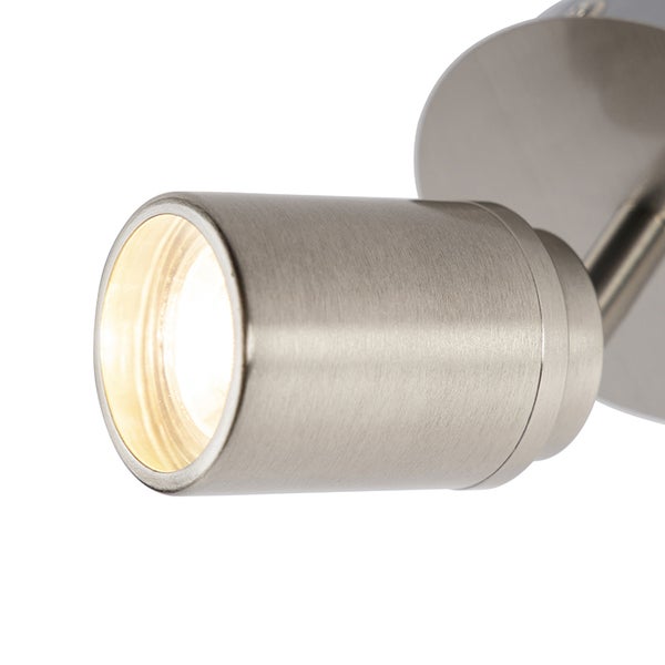 Nahaufnahme eines einzelnen LED-Spots aus Metall für die Deckenmontage
