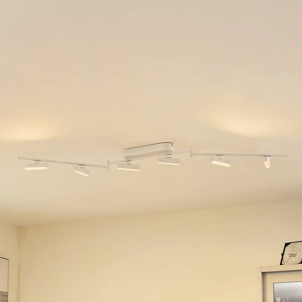 Moderne weiße Deckenleuchte mit sechs verstellbaren LED-Spots an Gelenkarmen für eine helle Ausleuchtung im Innenbereich.