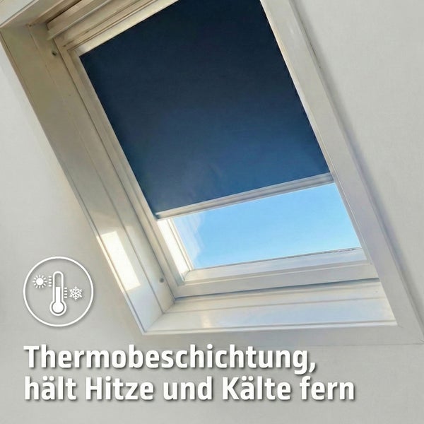 Dachfenster-Rollo mit Thermobeschichtung für optimalen Hitze- und Kälteschutz.