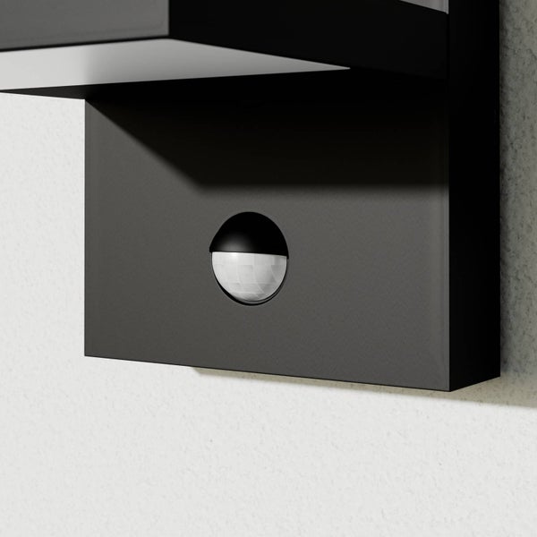 Außenwandleuchte mit Bewegungsmelder, rechteckiges Design, schwarz matt, Wandmontage.