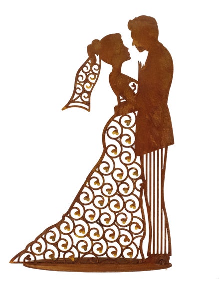 Gartenfigur aus Edelrost, Silhouette eines Brautpaares mit filigranem Muster im Kleid der Braut.