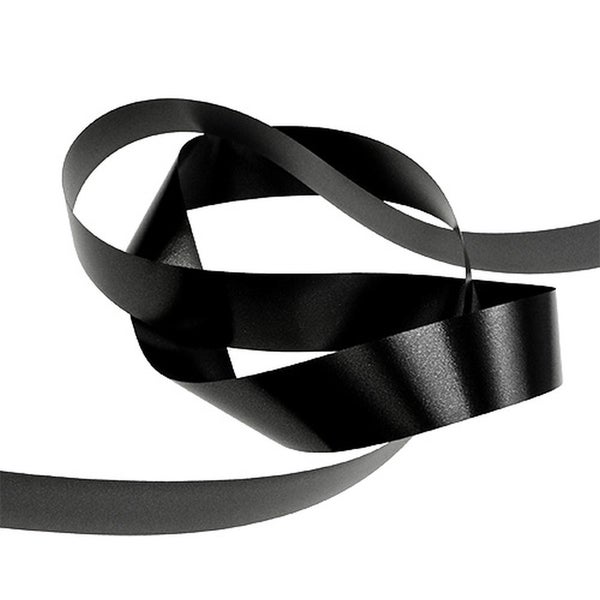 Schwarzes Geschenkband gewunden