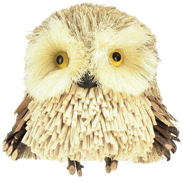 Dekorative Eulenfigur aus Naturmaterialien wie Stroh und kleinen Holzästen als Dekoobjekt für Haus und Garten.
