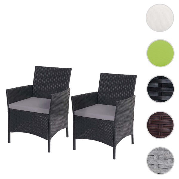 Zwei Gartenstühle aus Polyrattan mit Armlehnen und Sitzkissen inklusive Materialmustern für Geflecht und Bezüge.