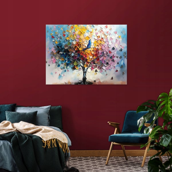 Wandbild mit abstraktem Baum-Motiv und Vogel in Spachteltechnik, hängend über einem Schlafzimmerbett mit Sessel und Zimmerpflanze.