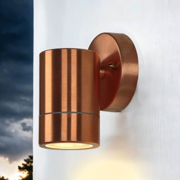 Kupferfarbene Wandleuchte zur Aussenbeleuchtung