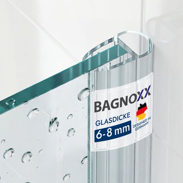 Bagnoxx Duschdichtung für 6 bis 8 Millimeter Glasdicke an einer Duschwand aus Glas mit Wassertropfen. Bagnoxx Logo. In Deutschland entworfen.