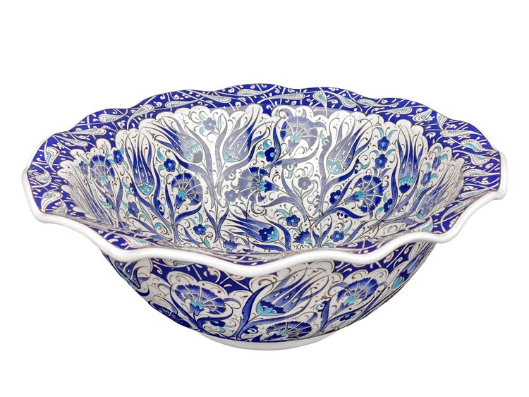 Dekorative Schale mit blauem Blumenmuster