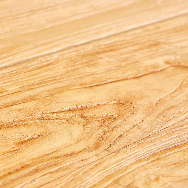 Detailaufnahme einer Bodenbelag-Oberfläche mit natürlicher Holzstruktur und Maserung.