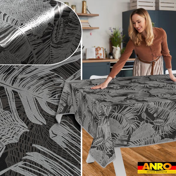 Abwaschbare Tischdecke von ANRO mit Palmenblatt-Muster und Metallic-Effekt auf einem Esstisch. ANRO Logo.