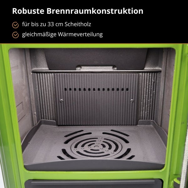 Robuste Brennraumkonstruktion aus Gusseisen für Scheitholz bis 33 Zentimeter und gleichmäßige Wärmeverteilung.