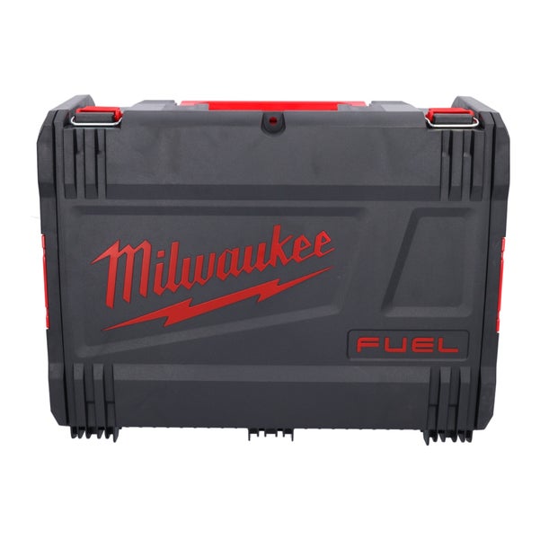 Milwaukee HD Box Werkzeugkoffer aus robustem Kunststoff in Schwarz mit rotem Logo und Tragegriff.