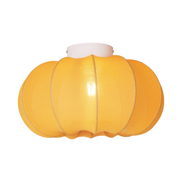 Runde Deckenleuchte mit orangefarbenem Stoffschirm in segmentierter Form und weißer Halterung.