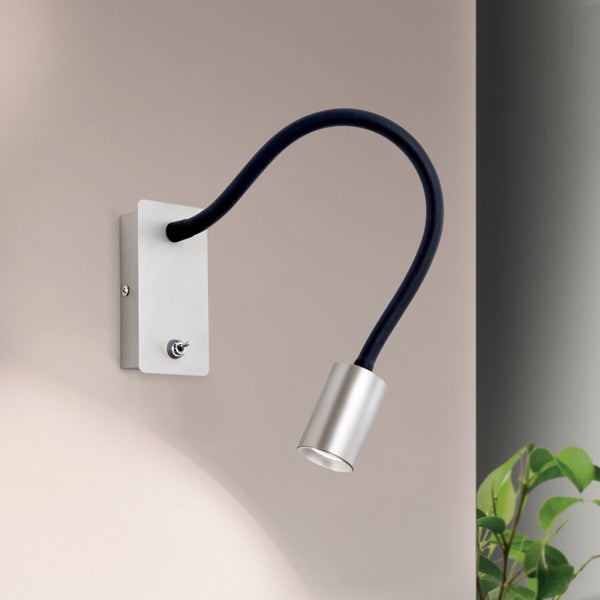 Moderne LED Wandleuchte mit flexiblem Arm und Schalter an der rechteckigen Wandplatte