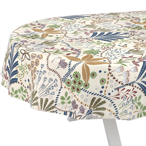 Runde Tischdecke mit bunten floralen Motiven und Blättermustern aus Stoff.