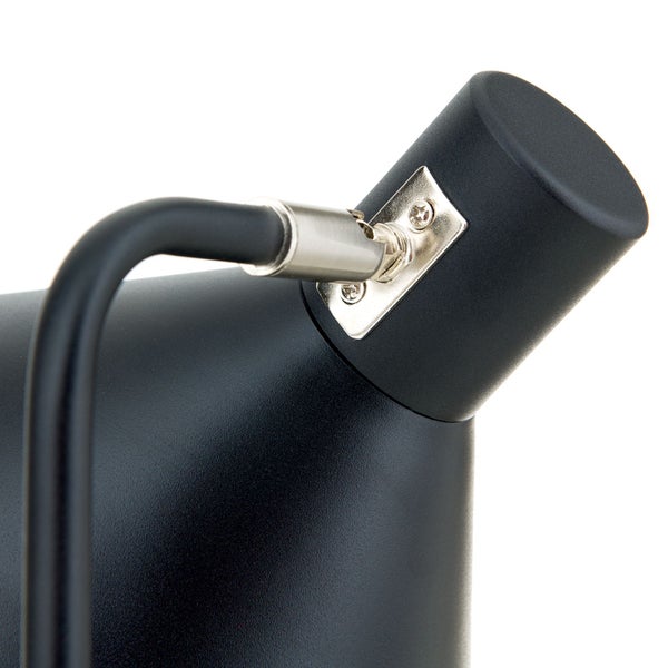 Detailansicht einer schwarzen Leuchte mit Kabelanschluss