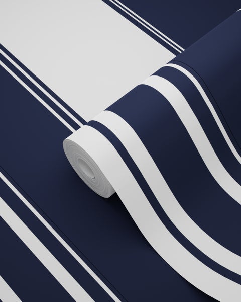 Tapetenrolle mit Streifenmuster