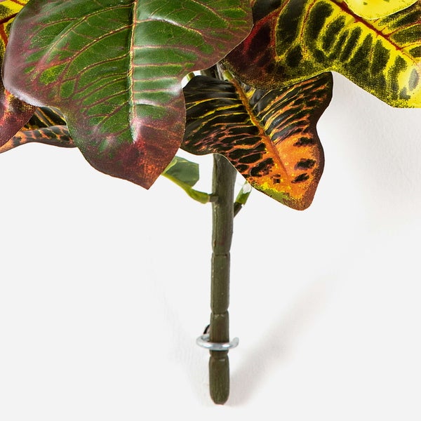 Künstliche Glockenblume mit lila Blüten und grünen Blättern.