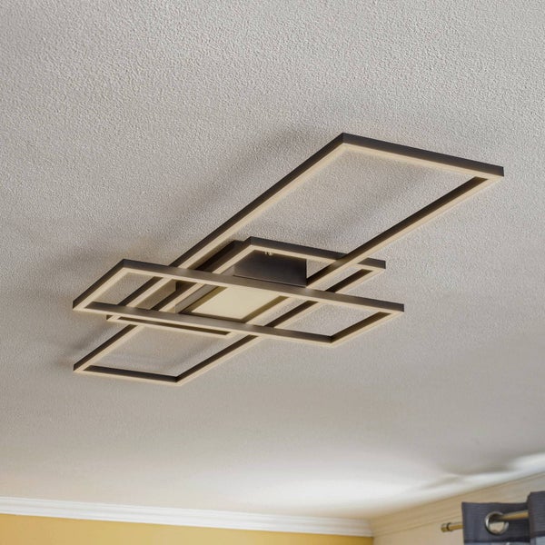 Moderne LED-Deckenleuchte mit ineinander verschlungenen rechteckigen Rahmen aus dunklem Metall.
