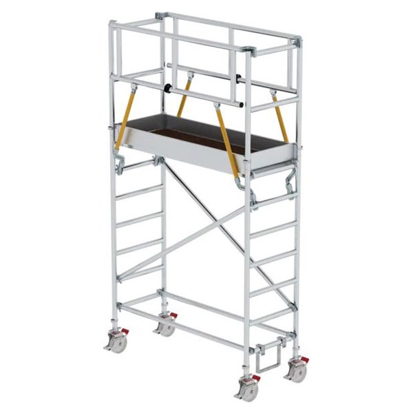 Rollgerüst mit Plattform und Rädern für den mobilen Einsatz.