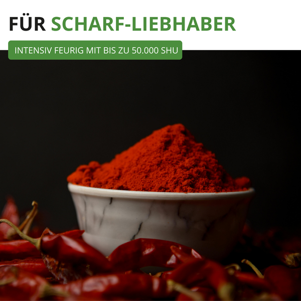 Schale mit Chilipulver und getrockneten Chilischoten, Text für Scharf-Liebhaber, intensiv feurig mit bis zu 50.000 Scoville Heat Units.