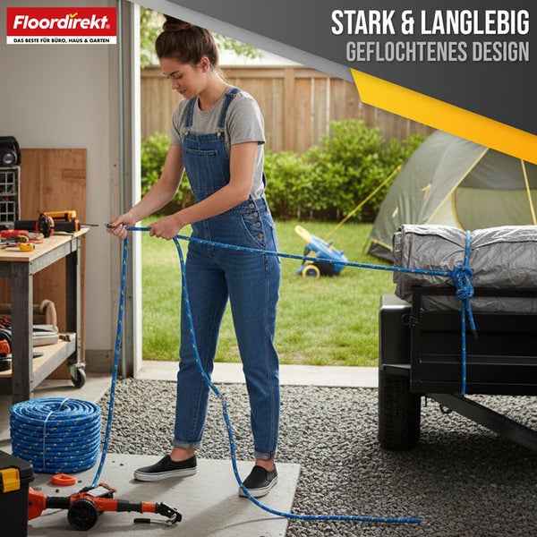 Frau spannt blaue Seile an einem Anhänger mit Zelt und Plane im Garten