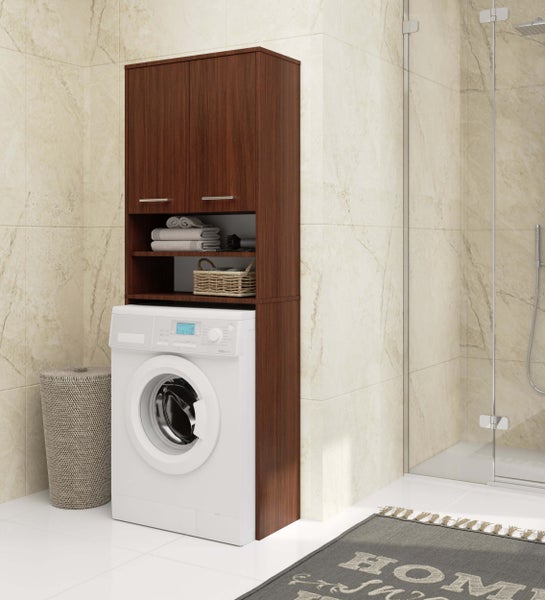 Badezimmer mit Waschmaschine, Holzschrank und Dusche