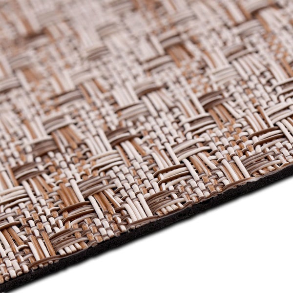 Detailaufnahme einer geflochtenen Tischmatte