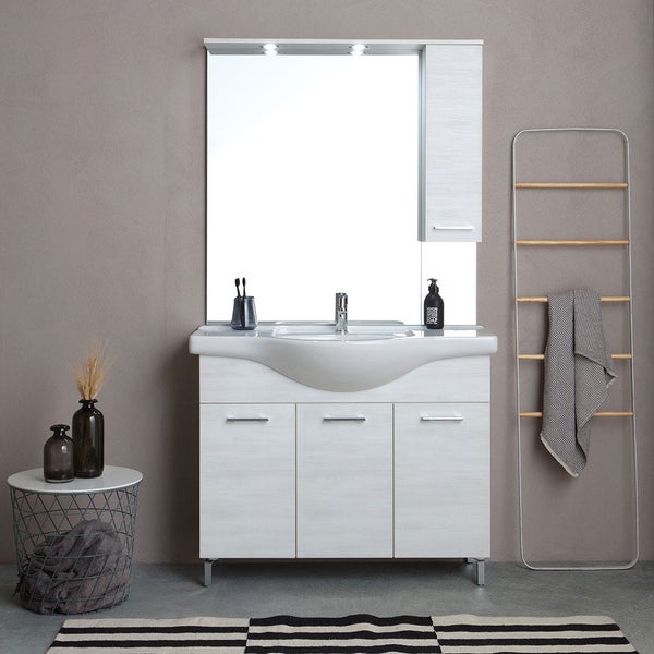 Modernes Badezimmermöbel Set mit Waschtisch, Unterschrank, Spiegel und integrierter Beleuchtung in einem aufgeräumten Badezimmer.