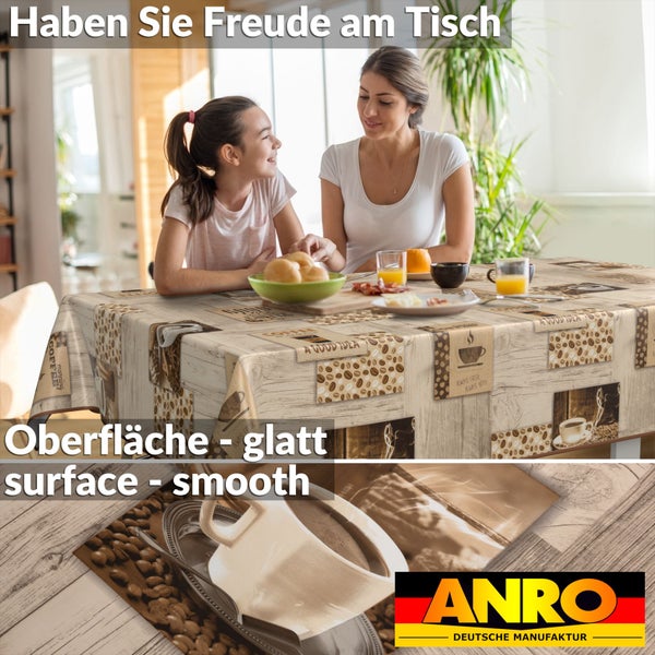 Eine Mutter und ihre Tochter sitzen an einem Esstisch mit einer Tischdecke mit Kaffeemotiv und genießen ein gemeinsames Frühstück. Logo von ANRO Deutsche Manufaktur