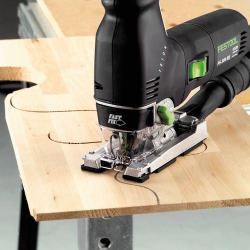 Festool Pendelstichsäge PS 300 EQ Trion mit Systainer3, Netzkabel, Absaugset und zwei Sägeblättern.
